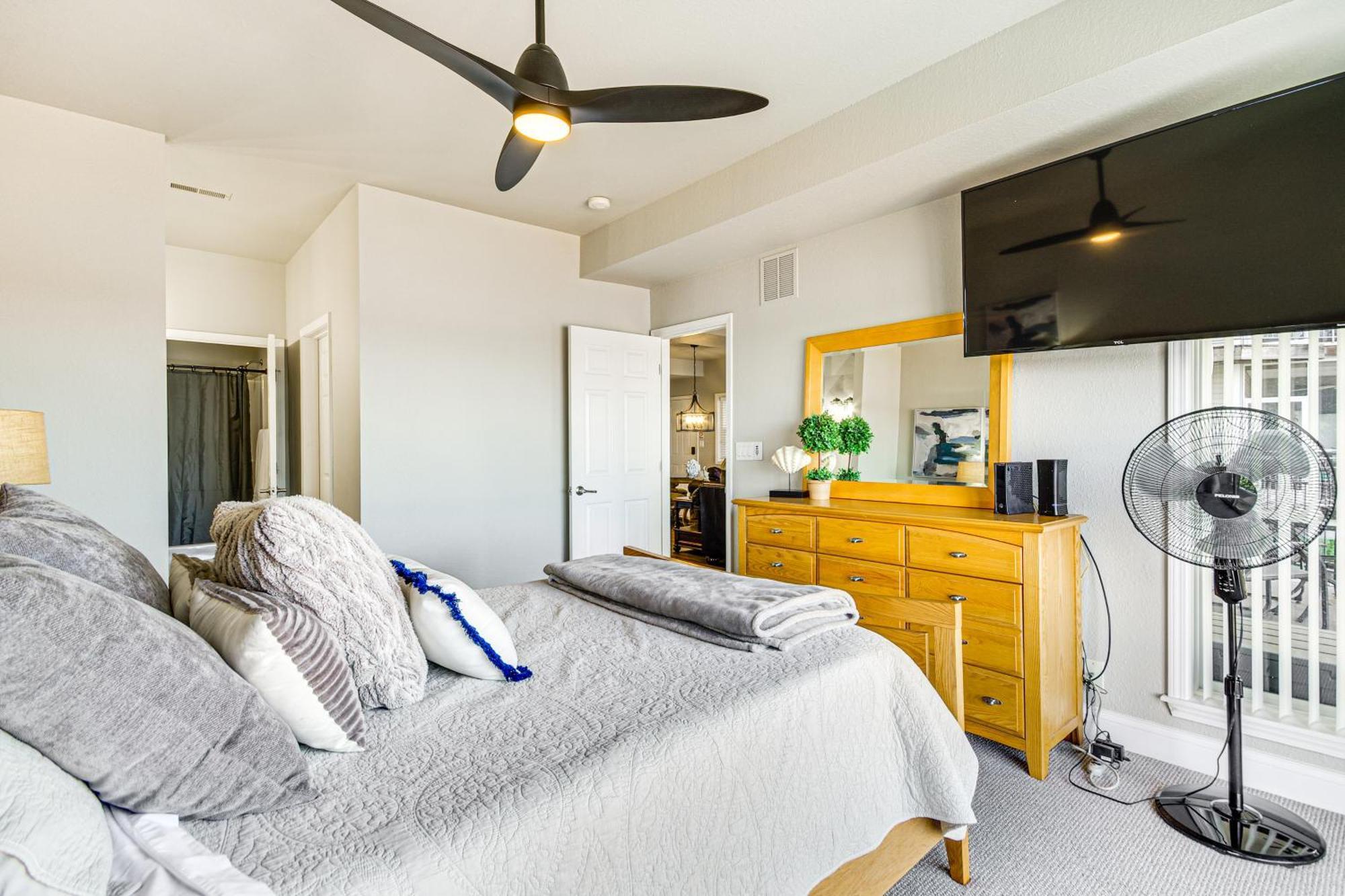 Waterfront Lake Ozark Condo With Deck And Pools Екстериор снимка