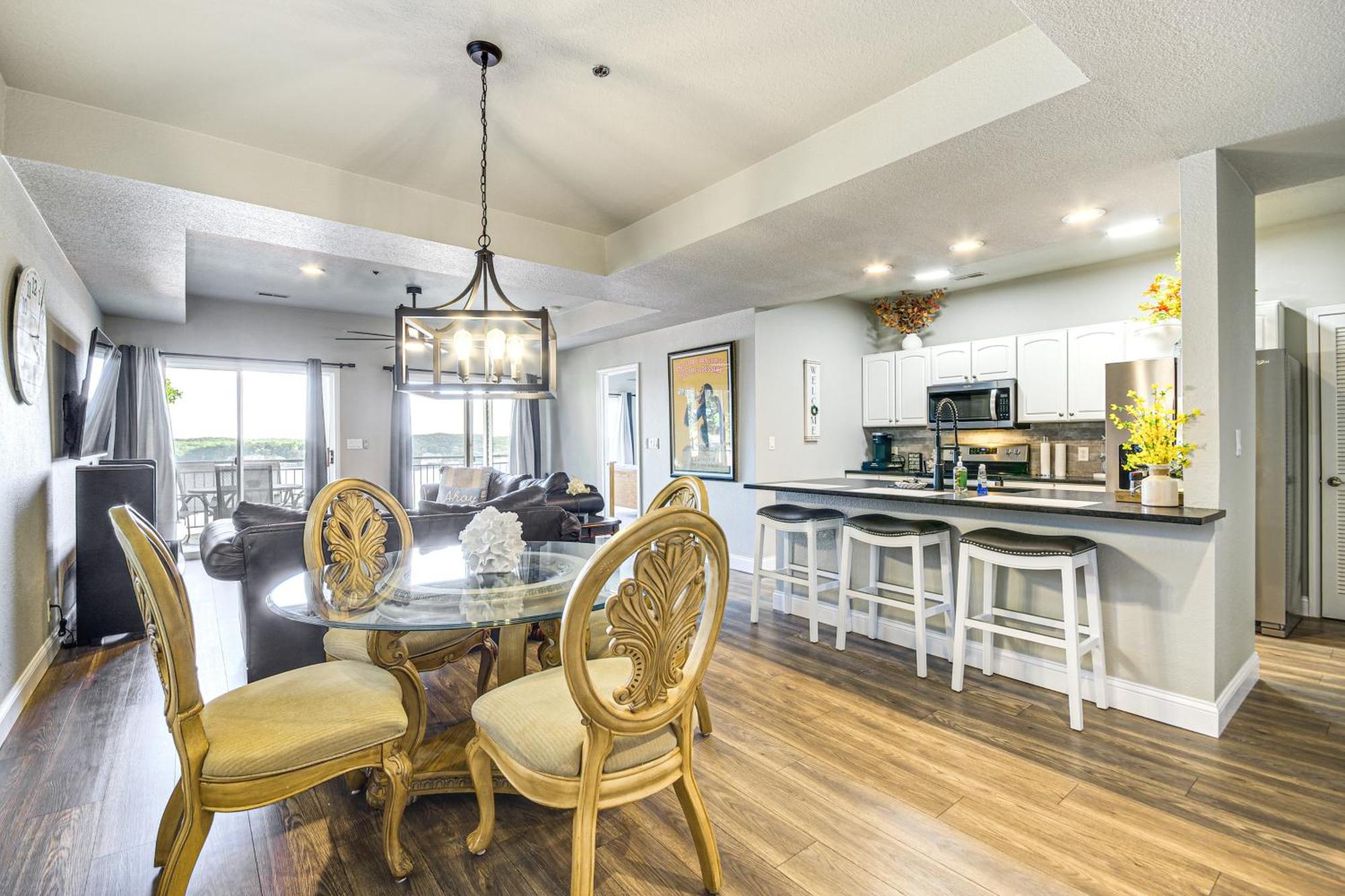 Waterfront Lake Ozark Condo With Deck And Pools Екстериор снимка
