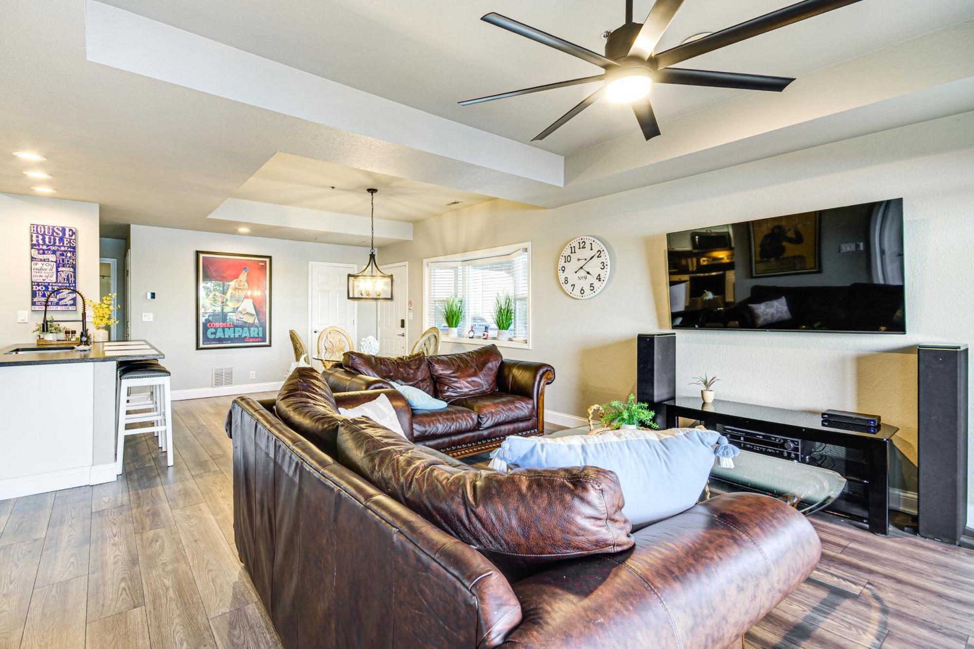 Waterfront Lake Ozark Condo With Deck And Pools Екстериор снимка