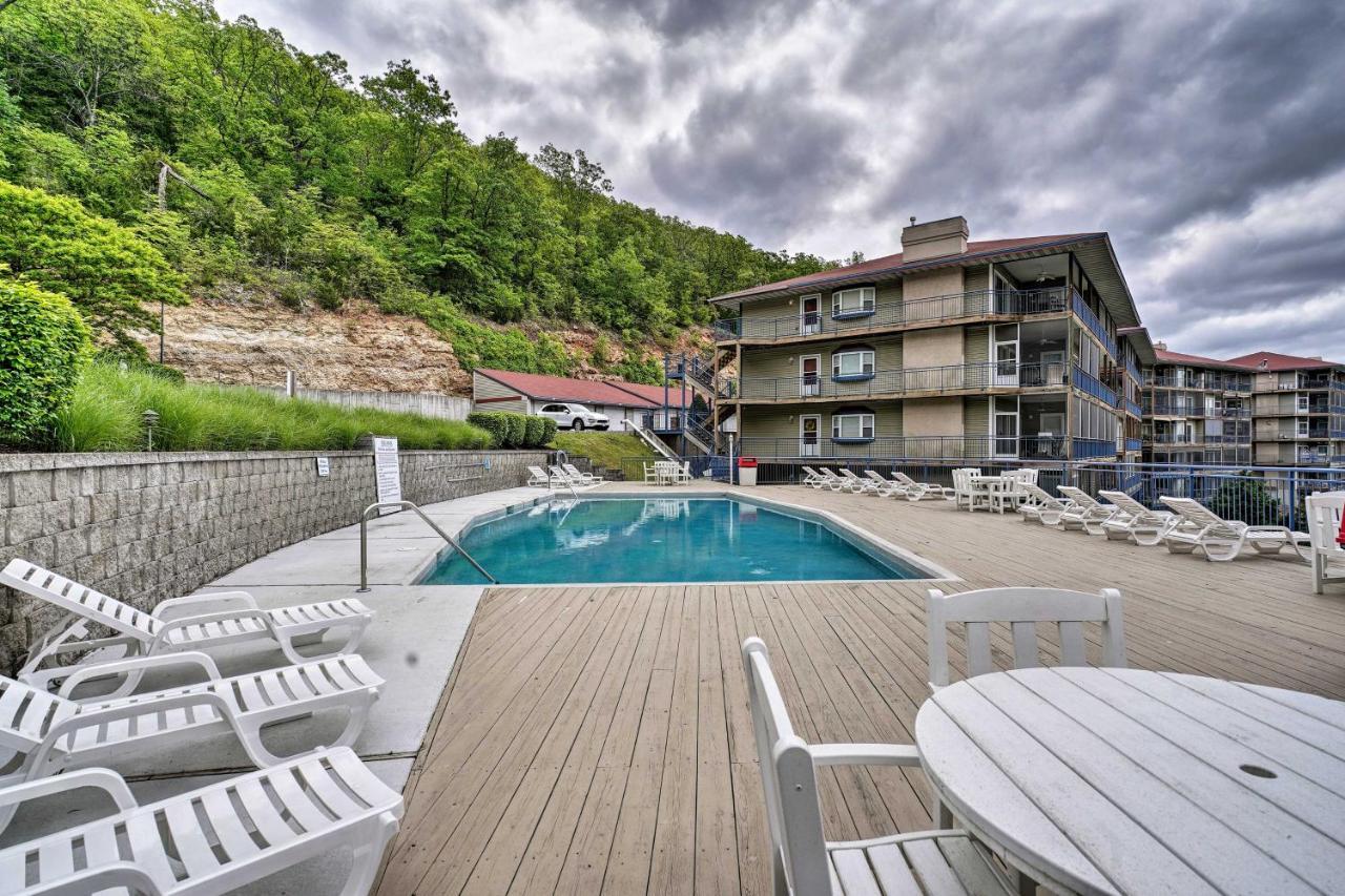 Waterfront Lake Ozark Condo With Deck And Pools Екстериор снимка